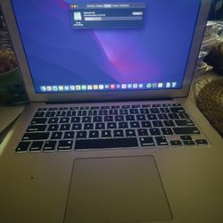 Macbook Air (13inch,1.8 GHz Dual Core Intel Core i5 8 GB 1600 Mhz DdR3 Intel HD Graphics 6000