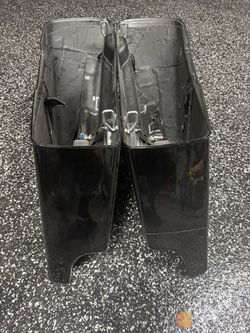 Harley Davidson Stretched Saddlebags w/ Speakers – Touring 2014–2023 – $250 OBO