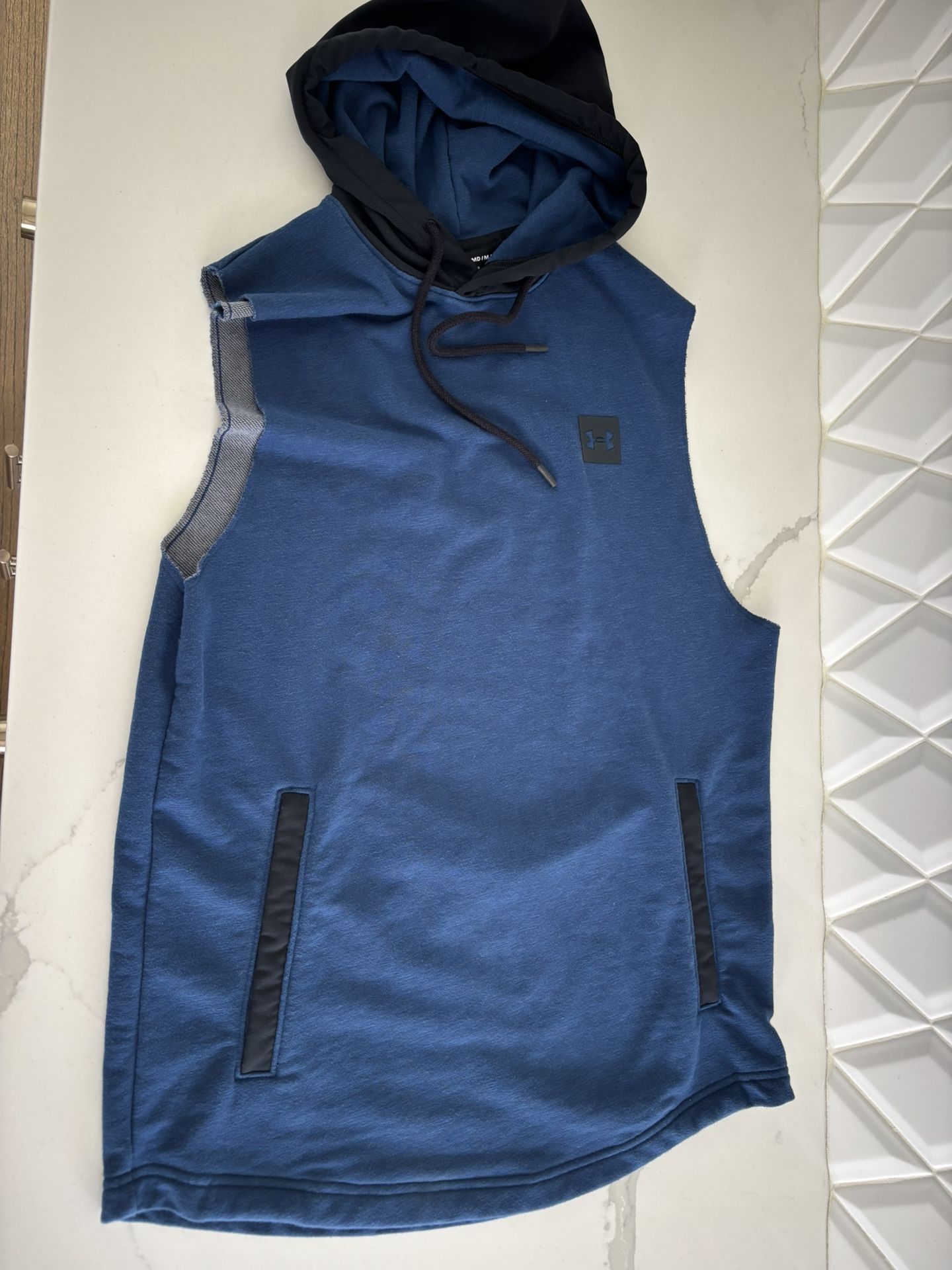 Men’s under armor, sleeveless, hooded, sweatshirt