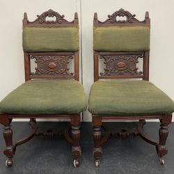 Green Matching Chairs 💚 