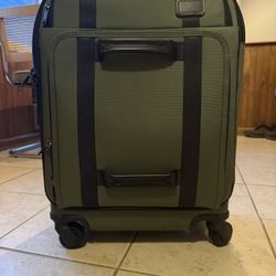 TUMI Merge 4-Wheel Expandable Carry On