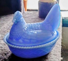 vintage Westmoreland periwinkle blue milk glass hen-on-nest covered dish.