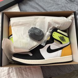 Air Jordan 1 Retro High OG “volt Gold”