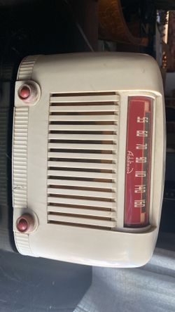Vintage Addison Model 55 Bakelite AM Radio