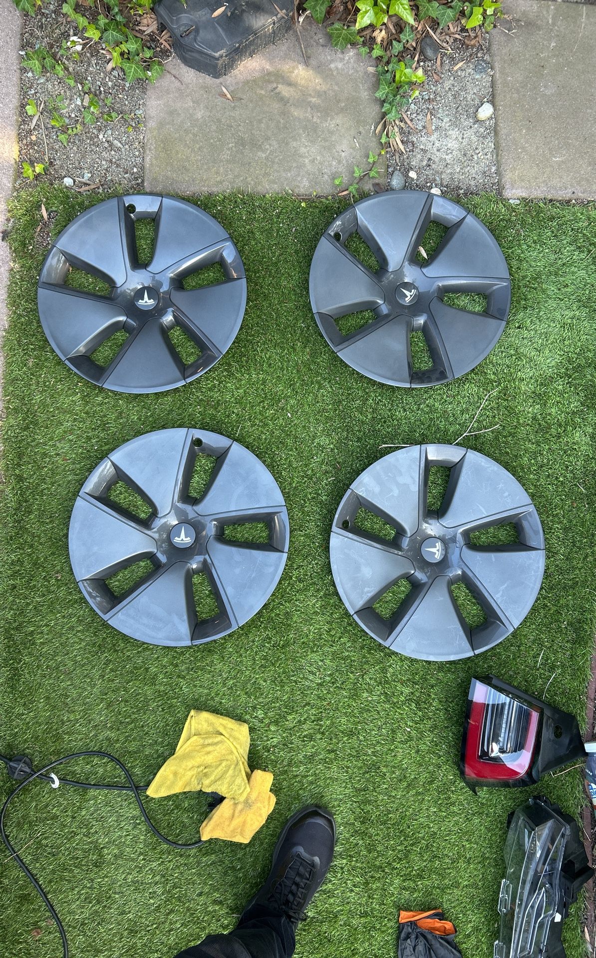 OEM TESLA MODEL 3 REFRESH AERO 18" WHEEL COVER HUBCAP