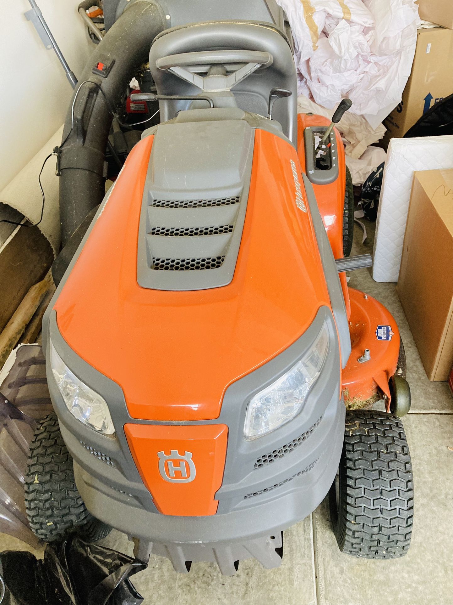 Husqvarna Riding Lawn Mower 42 Inch for Sale in Lithia, FL OfferUp