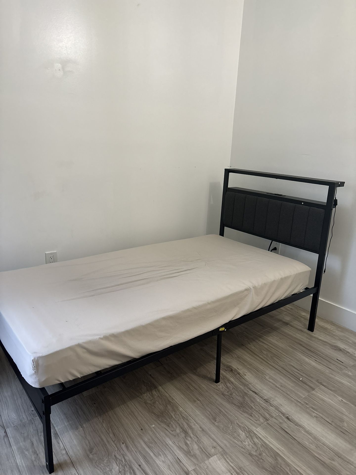Twin Bed Black Bed Frame w/ Mattress