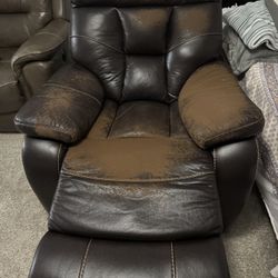 Oversized Rocker & Recliner Chair– Used & Comfortable! ** Pickup Only **