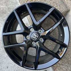 Single Honda Civic Rim 18” Oem New Condition( One 1 Wheel Only )( Solamente Un 1 Rin ) Como Nuevo 
