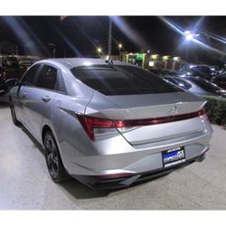2022 Hyundai Elantra SEL Sedan 4D 