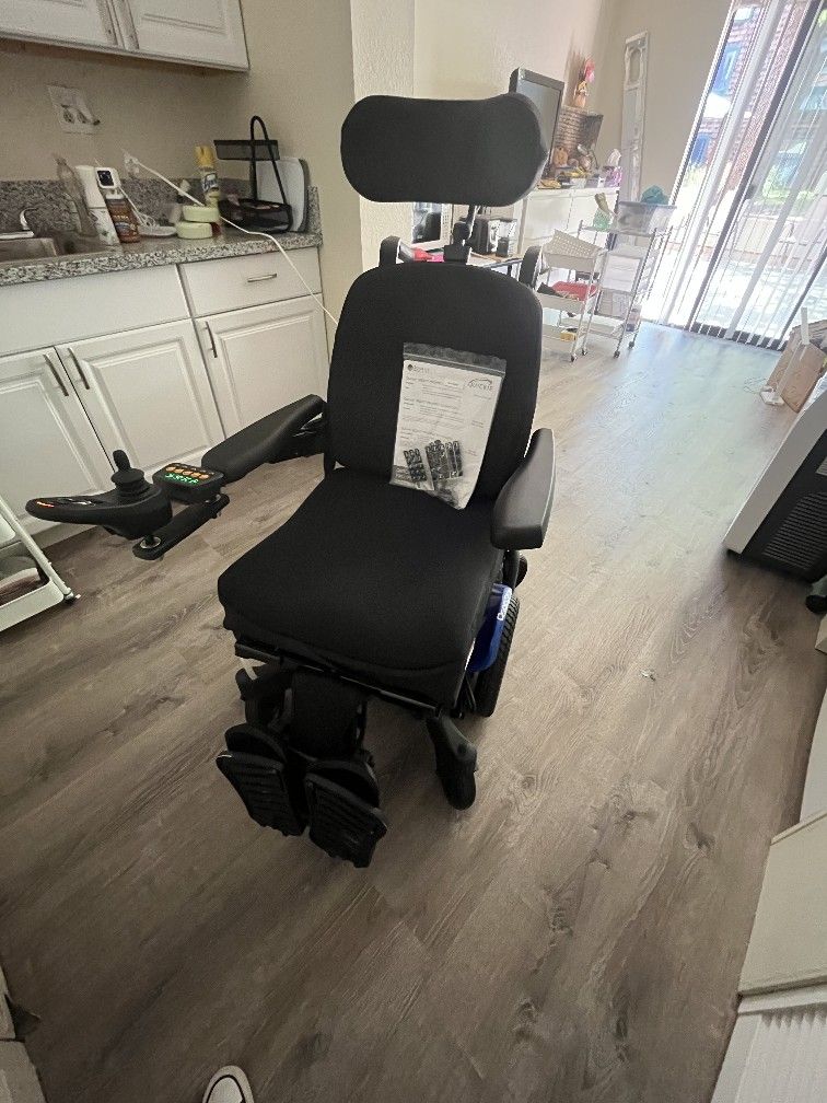 Motorized Chair, Like New, Quickie Q500 M Sedeo Pro