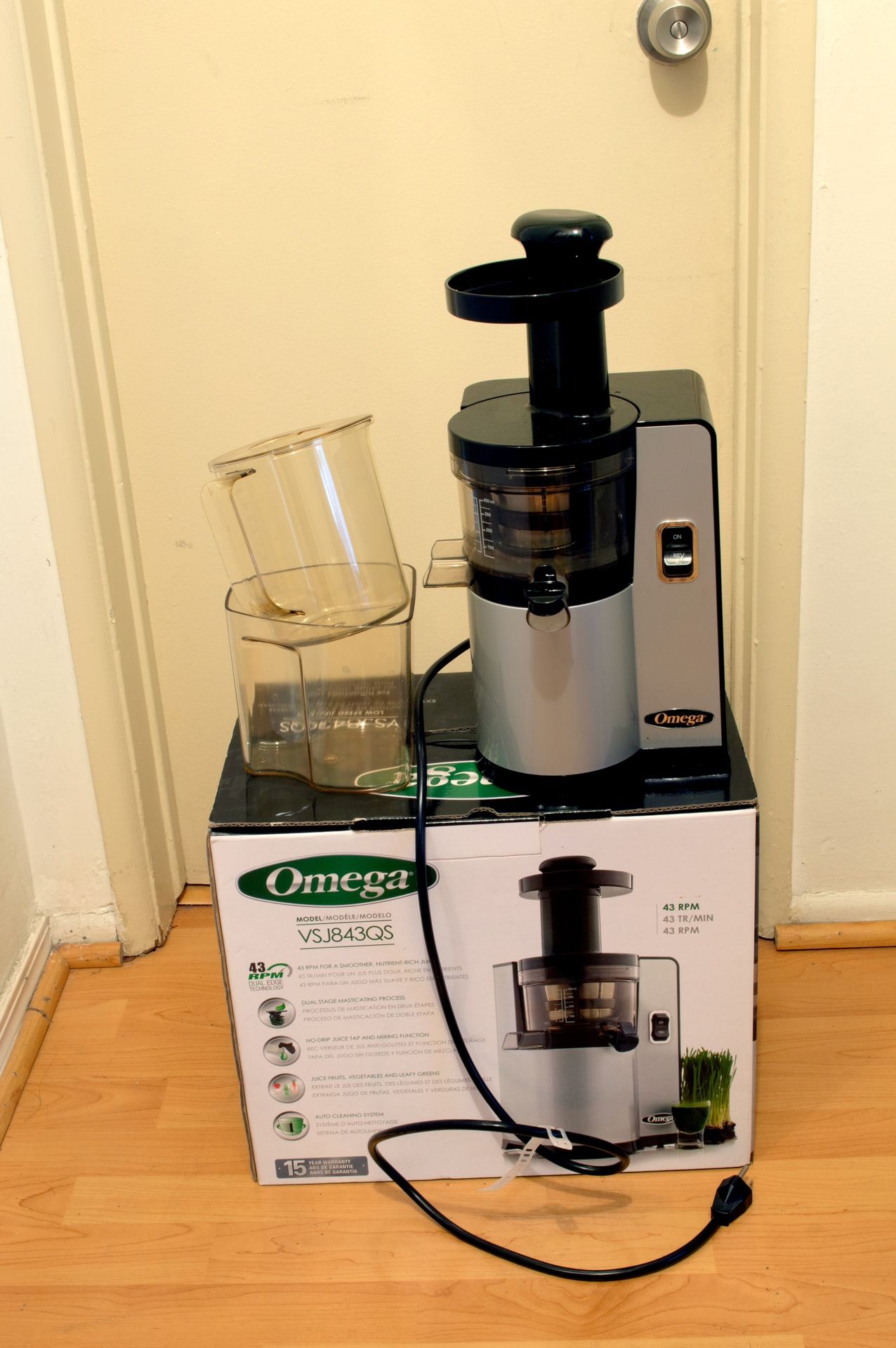 Omega VSJ843QS Vertical Masticating Compact Cold Press Juicer Machine
