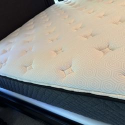 Cal King Mattress Bear Hybrid Medium Plush As New 
