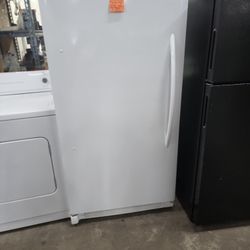 Frigidaire 17cf Upright Frost Free Freezer No Shelves 