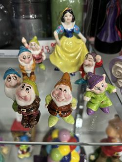 DISNEY. SNOW WHITE AND 7 DWARFS