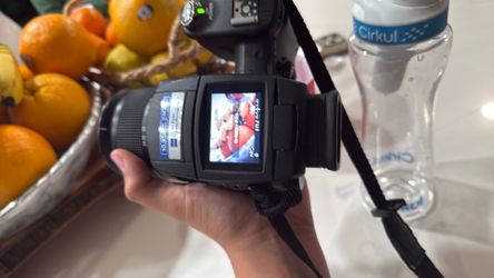 Sony Cyber-shot DSC-R1 Compact Digital Camera with Carl Zeiss Lens