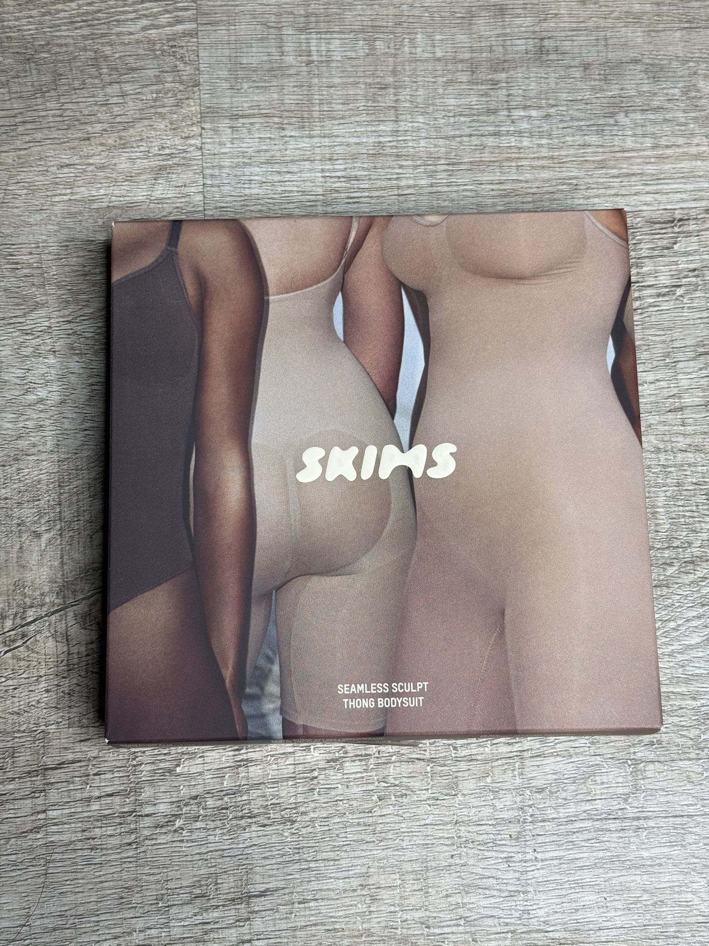 SKIMS SEAMLESS SCULPT THONG BODYSUIT