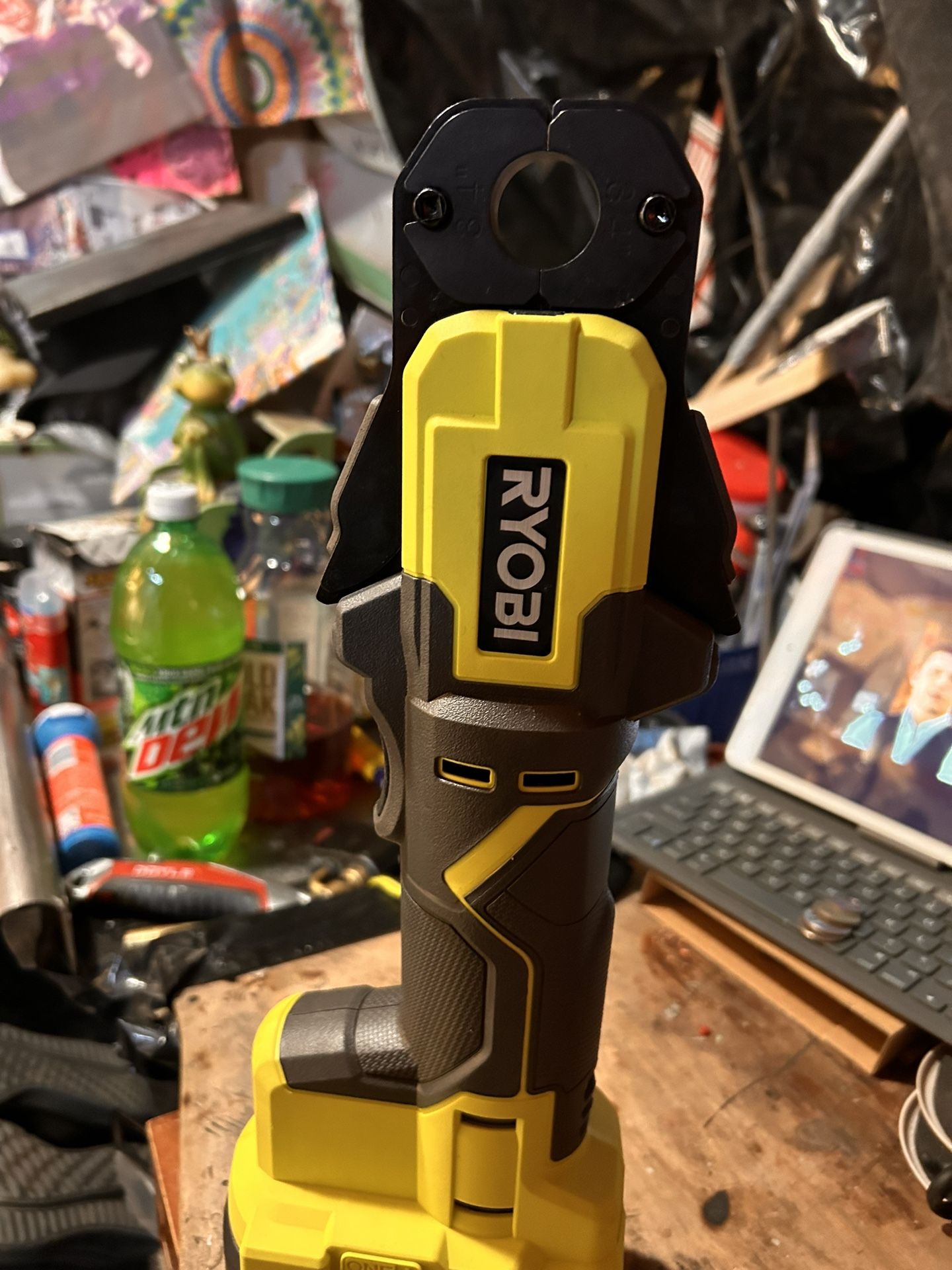RYOBI ONE+ 18V PEX Crimp Ring Press Tool P661