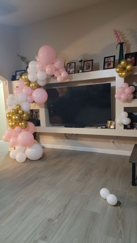 Used Balloon Arch Decor