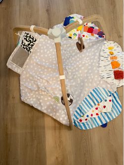 Lovevery- The Play Gym (playmat/activity center)