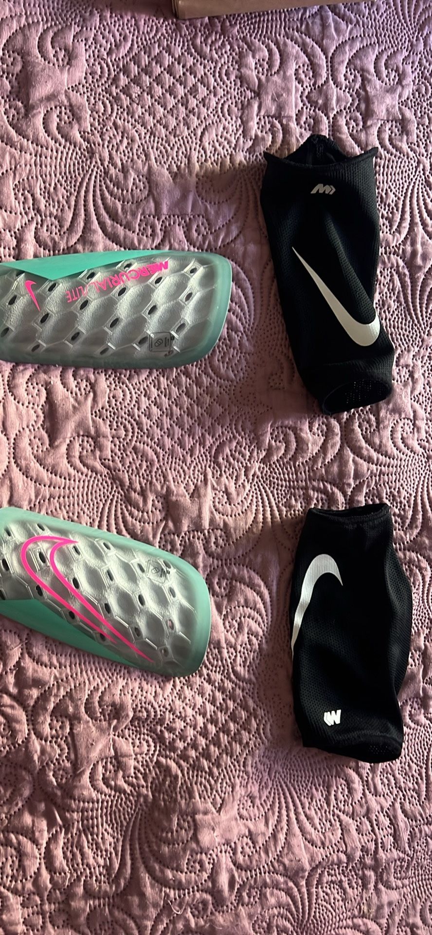 Nike mercurial lite shin guards