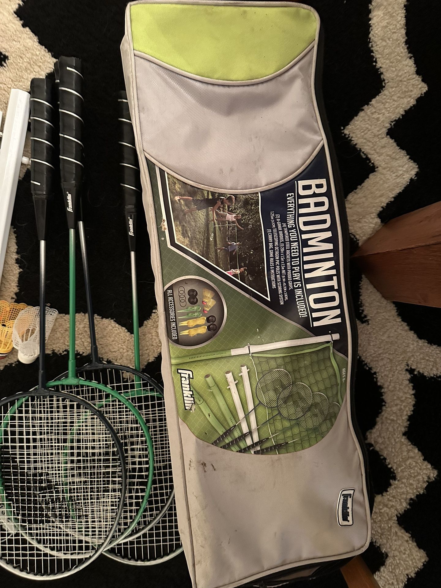 Badminton set