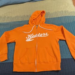 Hooters sweater