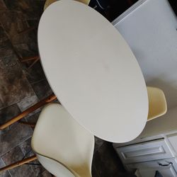 Table & Chairs