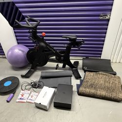 Free Delivery/Setup Peloton Plus w Accessories 