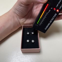 VVS1 Moissanite Stud Earrings