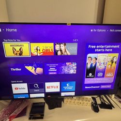  Samsung smart 43in tv UN43CU7000D year 2023. Comes with Roku and Roku remote. 