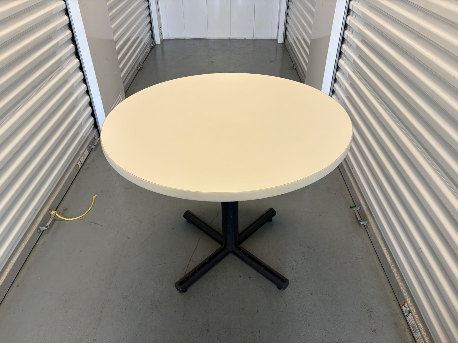 Collaborative Breakroom/Office Style Round Table