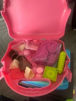 Kinetic sand box/ toys