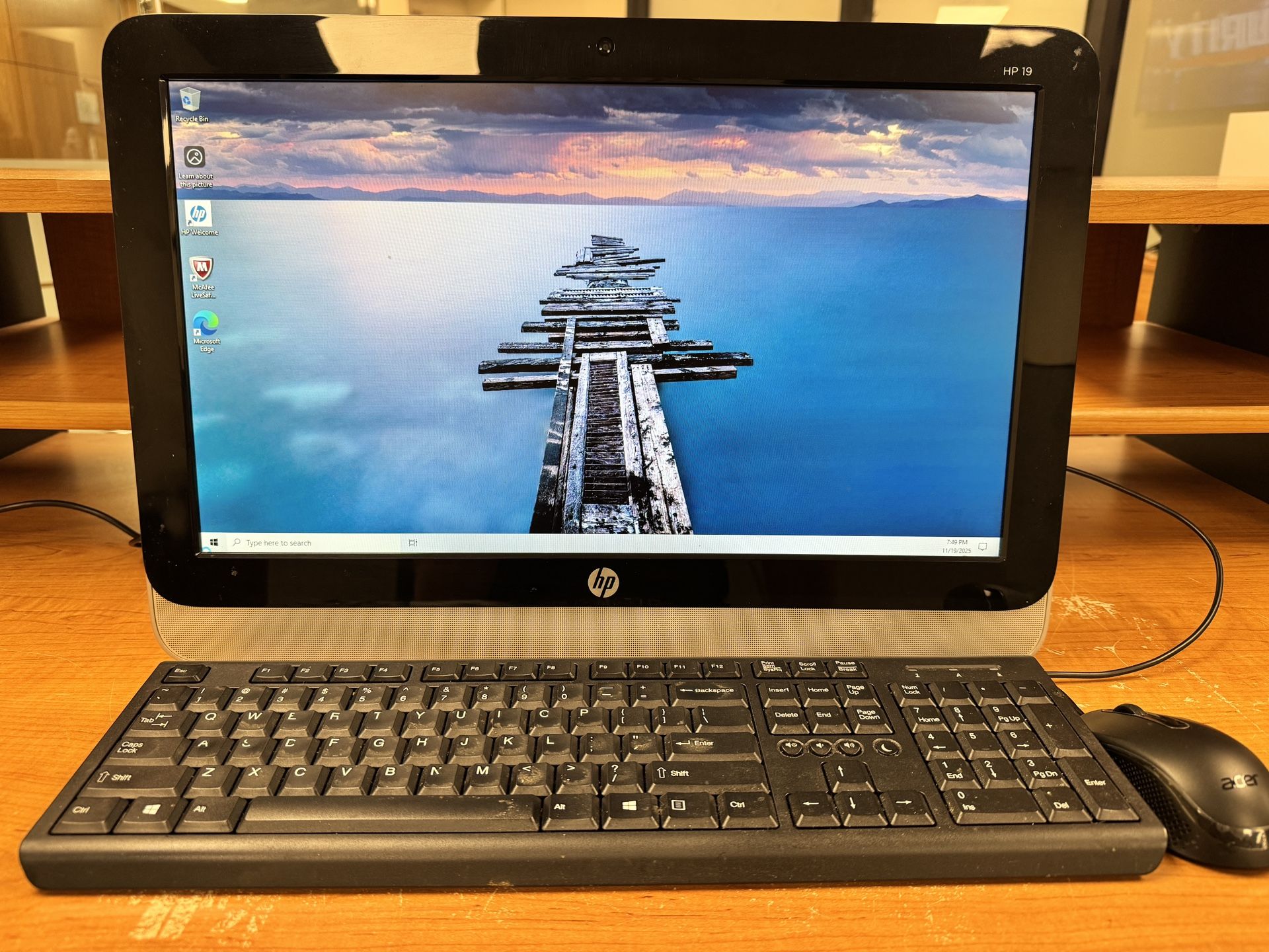 HP 19 All In One Pc