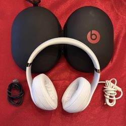 Beats Headphones Studio 3 Wireless. White/Gold