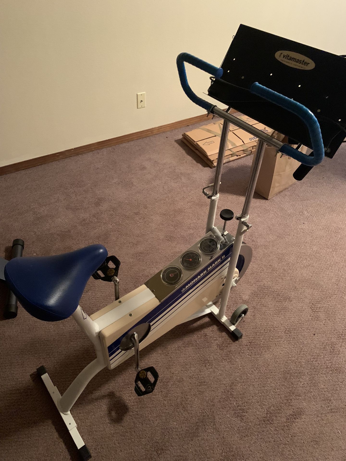 Exercise bike - Stationary. Classic. 80$