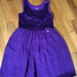 100 Girls Dresses Size 5678 &24 Months  Interested Send A Message 