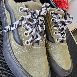 Vans 7.5 Women 6 Men