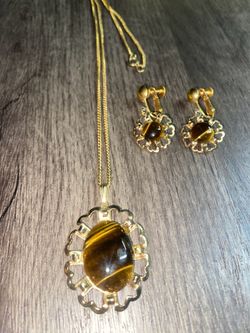 Vintage Tiger Eye Gold Tone Necklace & Clip On Earrings Set Like new used condition  $40 obo  Pickup only 43rd ave and Bethany home