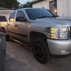 2009 Chevy Sliverado XLT 5.3L King cabTruck