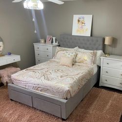 GREY BED w/ 4 Drawers All Around 😍😍😍