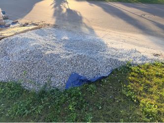 Limestone gravel (1 inch)