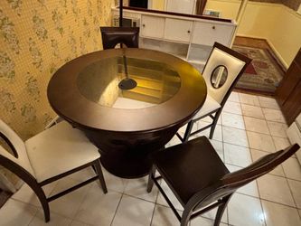 Breakfast table and high chairs