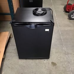 AVANTI MINI COMPACT REFRIGERATOR 