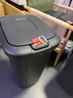 Hefty touch lid 13.3 gal 📍$10 each