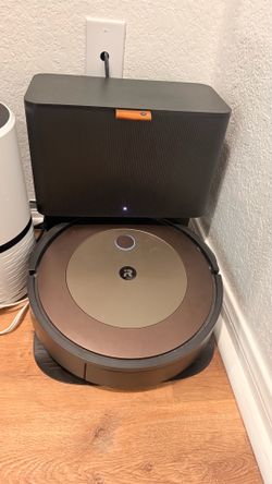 iRobot Roomba J9+ self-emptying