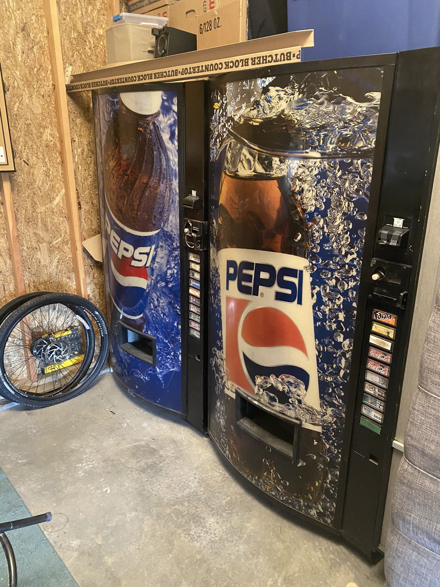 Vending Machines: 2 left. One Snack One Soda both for 700