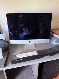 Apple iMac Desktop Computer