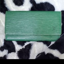 Louis Vuitton Wallet W/ Cardholder. Hunter Green Epi Leather VTG 90s