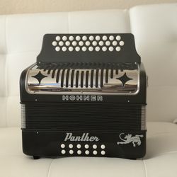 Panther. Accordion/acordéon Diatónico Con 31 Botones/diatonic with 31 Buttons.